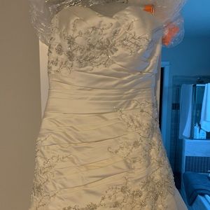 Gorgeous fit and flare wedding gown